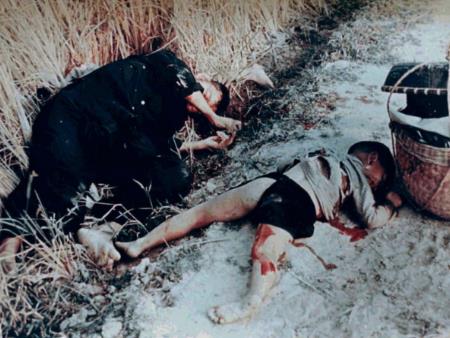 THẢM SÁT MỸ LAI: GIẾT BẤT CỨ THỨ GÌ CHUYỂN ĐỘNG - Kill Anything That Moves: The Real American War in Vietnam