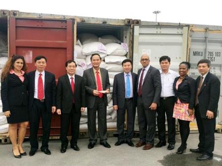 Việt Nam tặng Cuba 500 tấn gạo