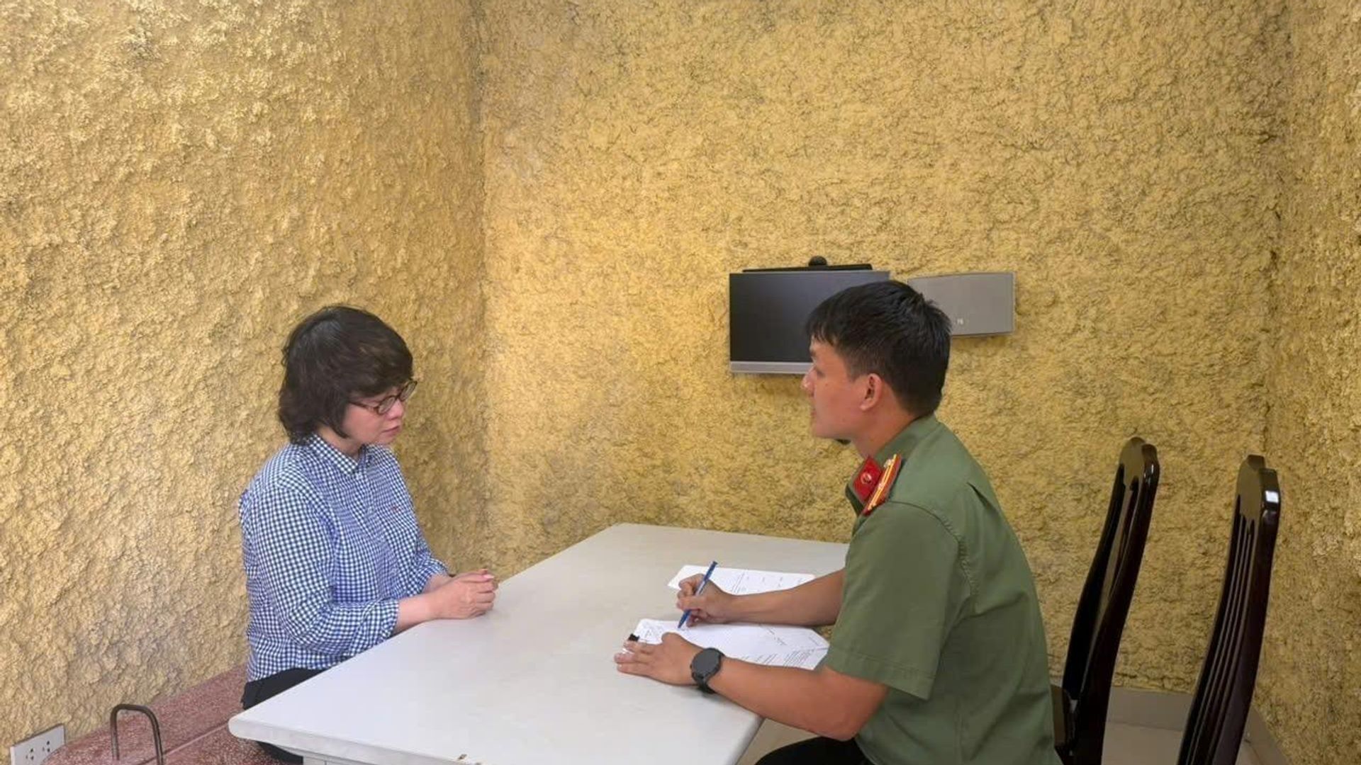 Văn là người, do đó, hãy là người trước khi viết văn